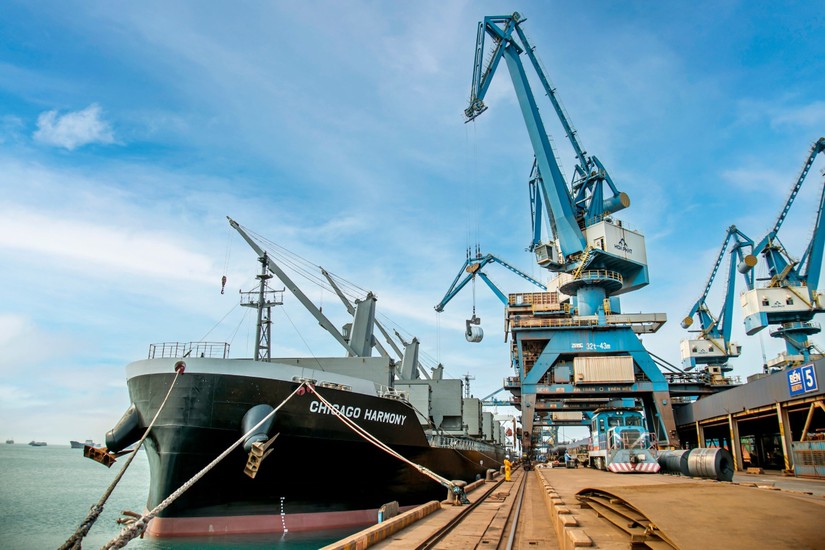 Xuất khẩu th&eacute;p HRC của HPG giảm so với th&aacute;ng đầu năm.