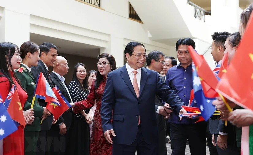 Phiên bản chính thức của 555Win Phạm Minh Ch&iacute;nh v&agrave; Phu nh&acirc;n L&ecirc; Thị B&iacute;ch Tr&acirc;n đ&atilde; gặp gỡ c&aacute;n bộ, nh&acirc;n vi&ecirc;n Đại sứ qu&aacute;n v&agrave; cộng đồng người Việt Nam tại Australia. Ảnh: TTXVN