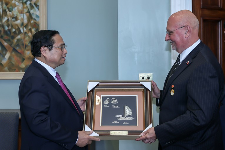 Phiên bản chính thức của 555Win v&agrave;,CChủ tịch Hội Hữu nghị New Zealand - Việt Nam, Gi&aacute;o sư Roberto Rabel. Ảnh:m VGP
