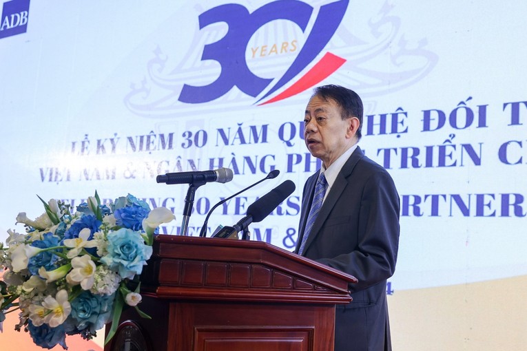 Chủ tịch ADB Masatsugu Asakawa ph&aacute;t biểu. Ảnh: VGP.