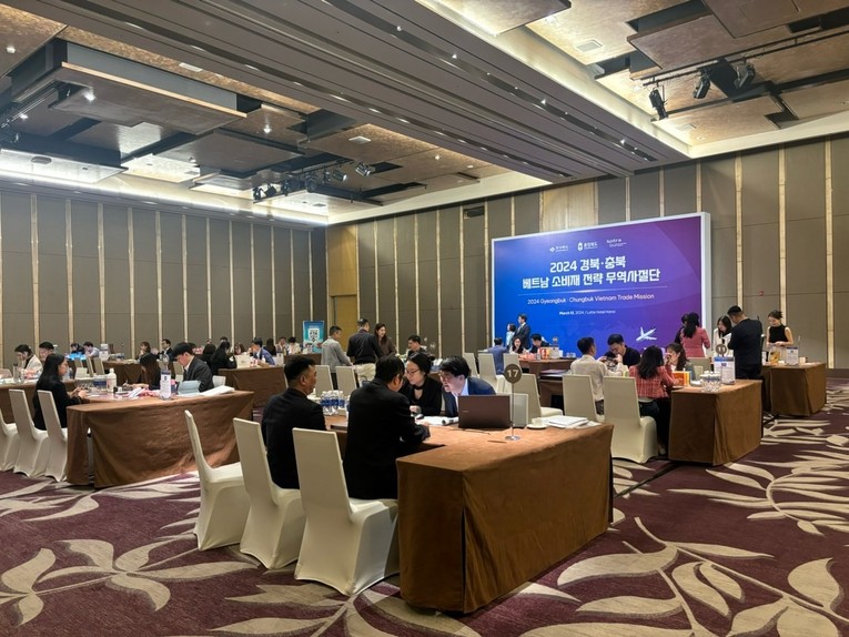 Quang cảnh buổi giao thương.