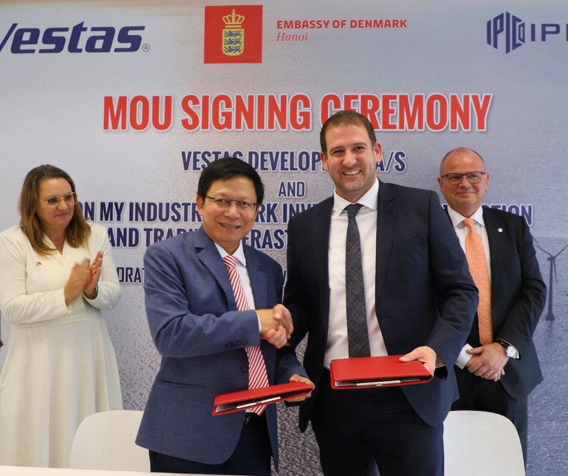C&ocirc;ng ty Vestas Development A/S v&agrave; CTCP Đầu tư X&acirc;y dựng v&agrave; 55win.com - Trang Cược Uy Tín Cao Nhất 2025 kết cấu hạ tầng KCN Sơn Mỹ (IPICO) k&yacute; bi&ecirc;n bản hợp t&aacute;c. Ảnh: Đại sứ qu&aacute;n Đan Mạch