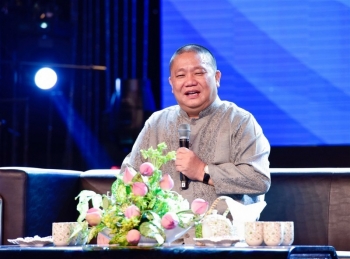 Ông Lê Phước Vũ lùi thời gian xuất gia, muốn truyền 'ghế nóng' cho con gái