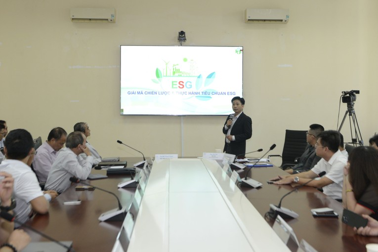&Ocirc;ng Trần Nguyễn Trọng Nguy&ecirc;n, Gi&aacute;m đốc điều h&agrave;nh C&ocirc;ng ty TNHH Tư vấn v&agrave; 555win phien bạn Chính Thức Kenzen chia sẻ &yacute; nghĩa của việc thực hiện ESG gi&uacute;p Trang Nhà Cái 555win.com - Đăng Nhập +555k ph&aacute;t triển bền vững. Nguồn: VANZA