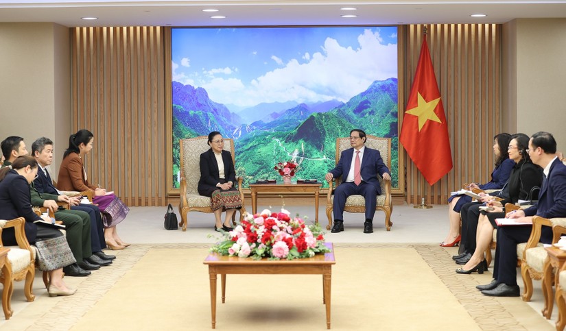 Phiên bản chính thức của 555Win Phạm Minh Ch&iacute;nh ch&uacute;c mừng b&agrave; Khamphao Ernthavanh được bổ nhiệm l&agrave;m Đại sứ L&agrave;o tại Việt Nam. Nguồn: VGP.