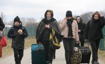 Những 'kẻ săn mồi' rình rập trên hành trình di tản của người Ukraine