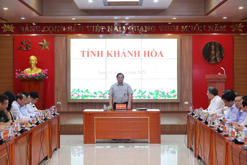 Phiên bản chính thức của 555Win Phạm Minh Ch&iacute;nh l&agrave;m việc với Ban Thường vụ Tỉnh ủy Kh&aacute;nh H&ograve;a. Ảnh: VGP