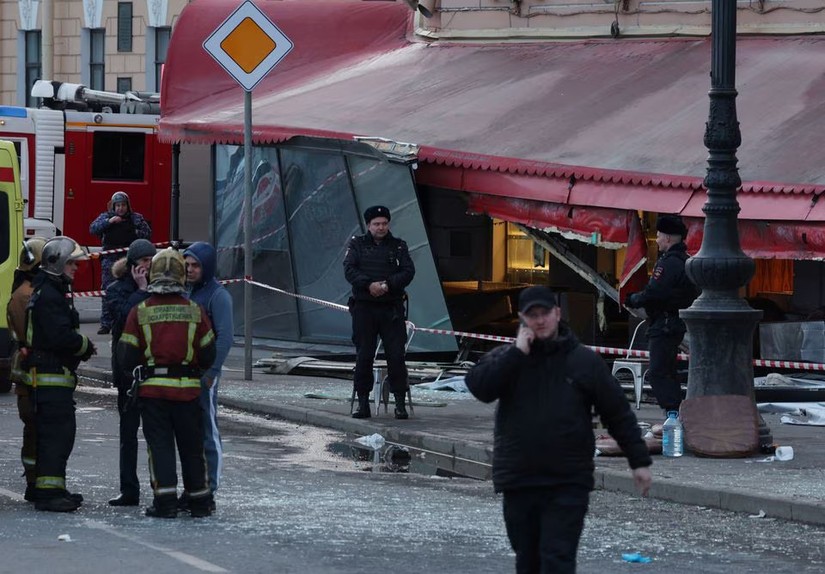 Hiện trường vụ nổ trong một qu&aacute;n c&agrave; ph&ecirc; ở Saint Petersburg, Nga ng&agrave;y 2/4/2023. Ảnh: Reuters