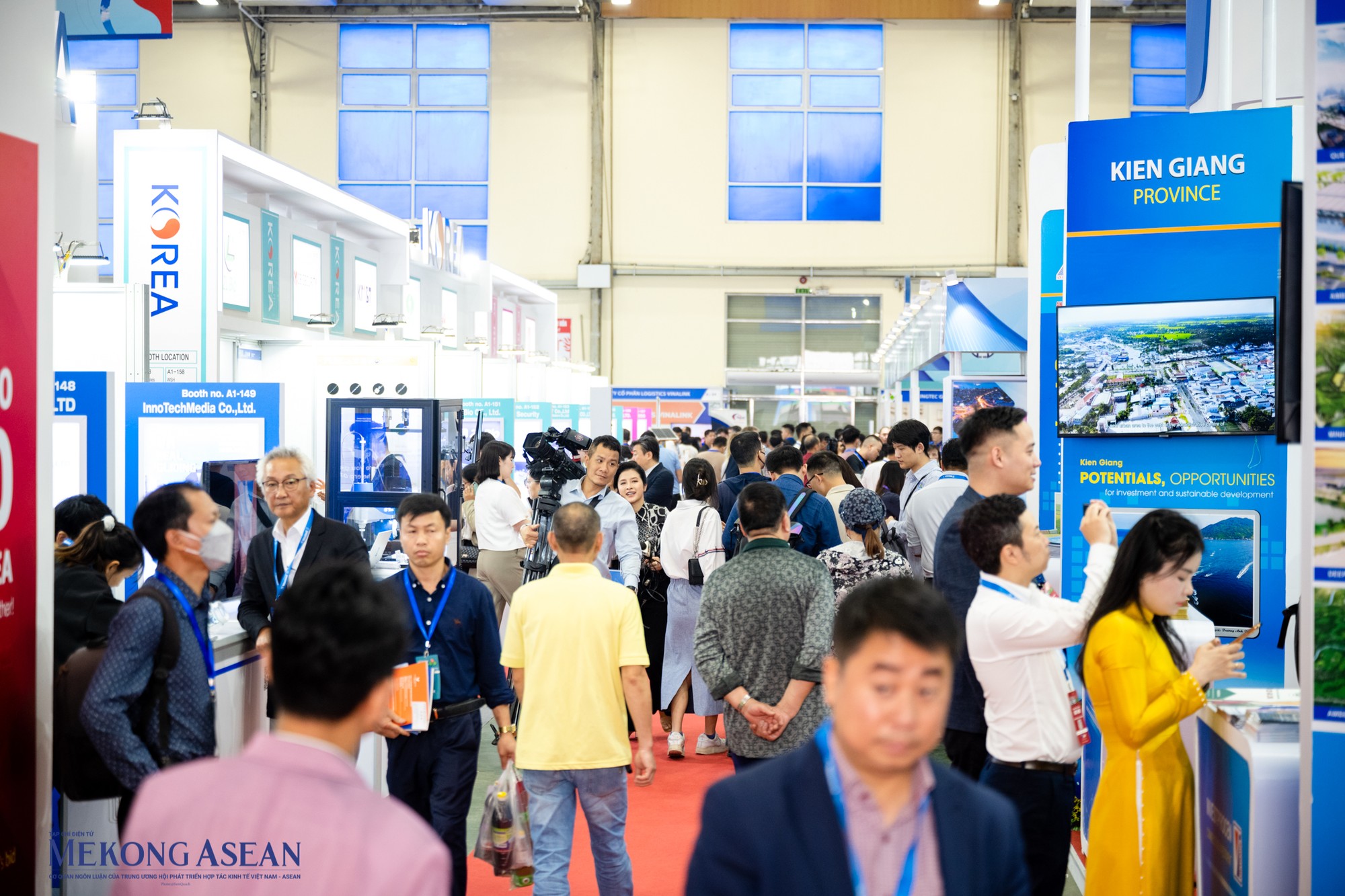 Vietnam Expo 2023 thu h&uacute;t khoảng 500 Trang Nhà Cái 555win.com - Đăng Nhập +555k của Việt Nam v&agrave; quốc tế đến từ 16 quốc gia, v&ugrave;ng l&atilde;nh thổ tr&ecirc;n thế giới, tham gia trưng b&agrave;y giới thiệu sản phẩm với quy m&ocirc; 600 gian h&agrave;ng, tăng gần 100 Trang Nhà Cái 555win.com - Đăng Nhập +555k v&agrave; 220 gian h&agrave;ng so với năm trước.