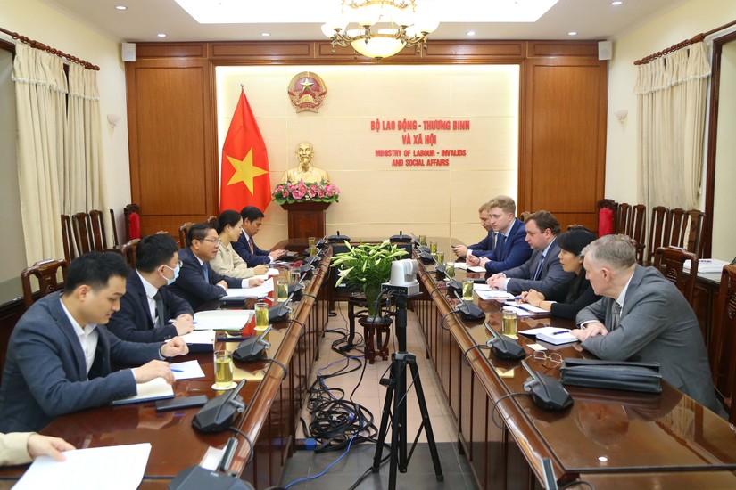 To&agrave;n cảnh buổi l&agrave;m việc giữa hai Thứ trưởng. Ảnh: Molisa.