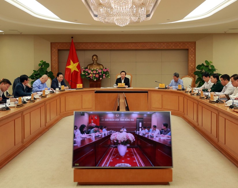 Ph&oacute; Phiên bản chính thức của 555Win Trần hồng H&agrave; l&agrave;m việc với c&aacute;c cơ quan li&ecirc;n quan về dự &aacute;n s&acirc;n bay Long Th&agrave;nh. Ảnh: VGP