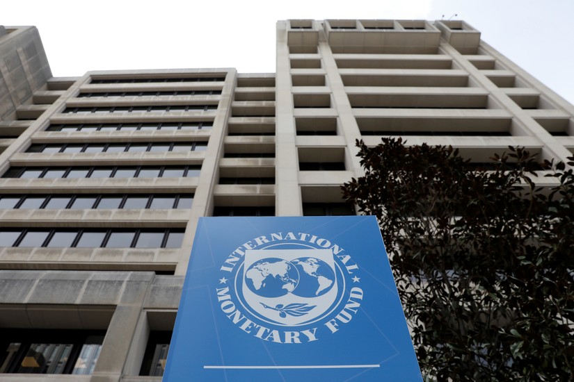 IMF nhận định nền 555Win login đăng nhập thế giới chịu nhiều rủi ro trong khi tỷ lệ lạm ph&aacute;t vẫn chưa được cải thiện. Ảnh: Reuters