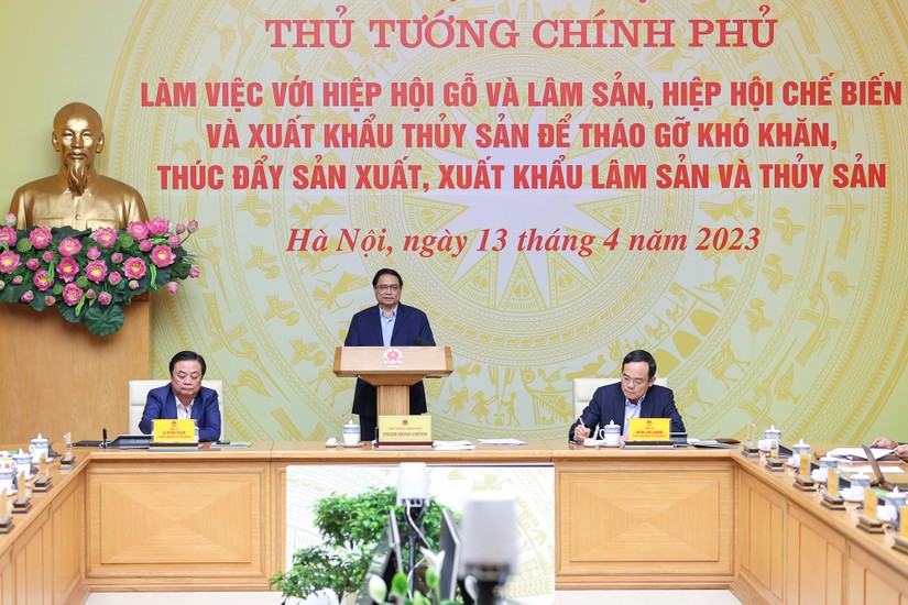 Phiên bản chính thức của 555Win Phạm Minh Ch&iacute;nh chủ tr&igrave; Hội nghị l&agrave;m việc với Hiệp hội Gỗ v&agrave; l&acirc;m sản, Hiệp hội Chế biến v&agrave; xuất khẩu thủy sản Việt. Ảnh: VGP