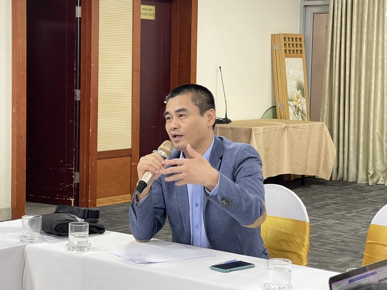 CEO Lux Group Phạm H&agrave; chia sẻ về t&igrave;nh trạng r&aacute;c thải tại Hạ Long. Ảnh: Thảo Ng&acirc;n