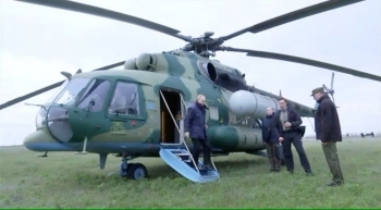 Ông Putin bất ngờ thị sát sở chỉ huy tiền phương tại Kherson và Lugansk
