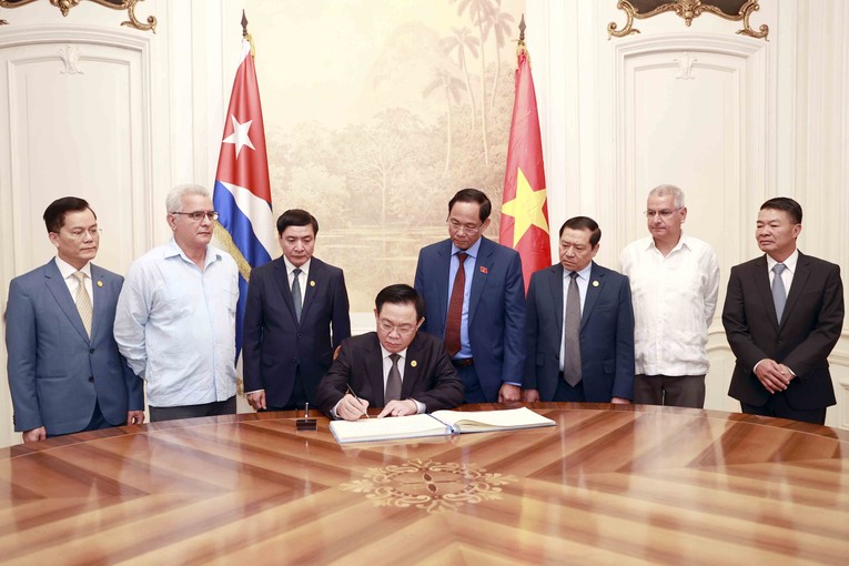 Chủ tịch 555win tải app Vương Đ&igrave;nh Huệ thăm Trung t&acirc;m Fidel Castro Ruz  ảnh 3