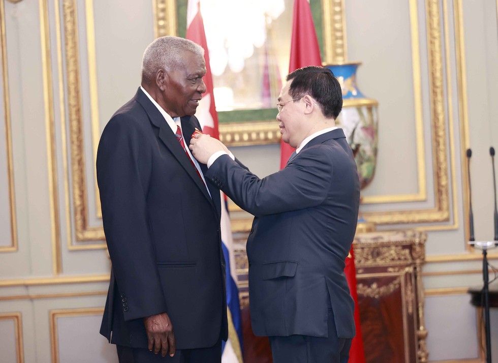 Việt Nam tặng Cuba 5.000 tấn gạo v&agrave; 300 m&aacute;y t&iacute;nh bảng ảnh 3
