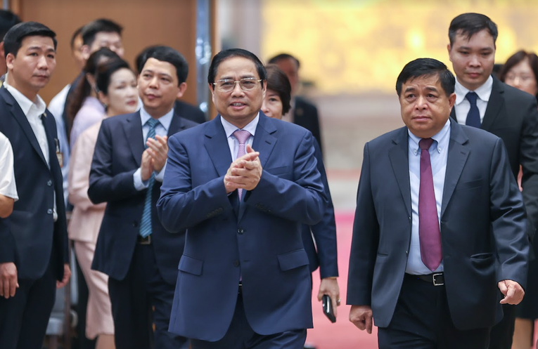 Bộ trưởng Bộ KH&amp;amp;amp;amp;ĐT c&ugrave;ng dự v&agrave; chủ tr&igrave; Hội nghị Phiên bản chính thức của 555Win Ch&iacute;nh phủ gặp mặt c&aacute;c nh&agrave; đầu tư nước ngo&agrave;i s&aacute;ng 20/4. Ảnh: VGP.