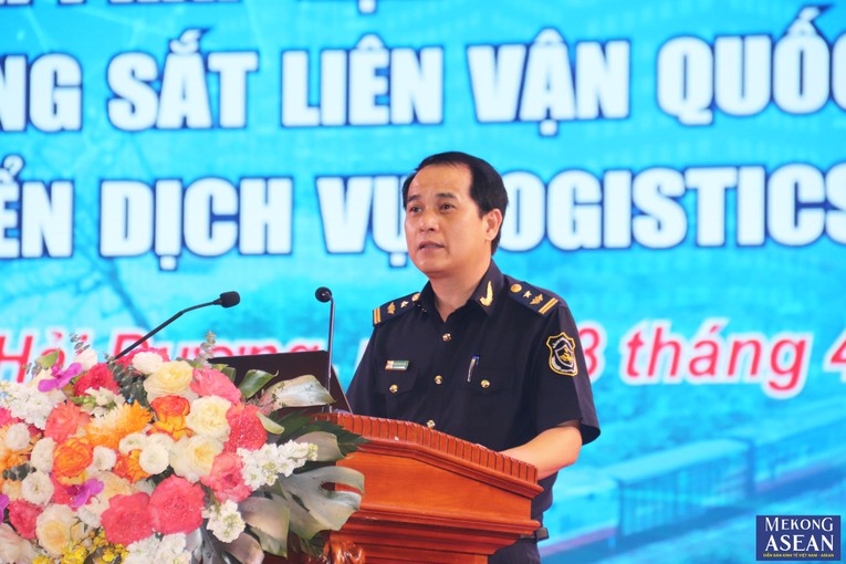 Đại diện cơ quan Hải quan ph&aacute;t biểu tại hội nghị.
