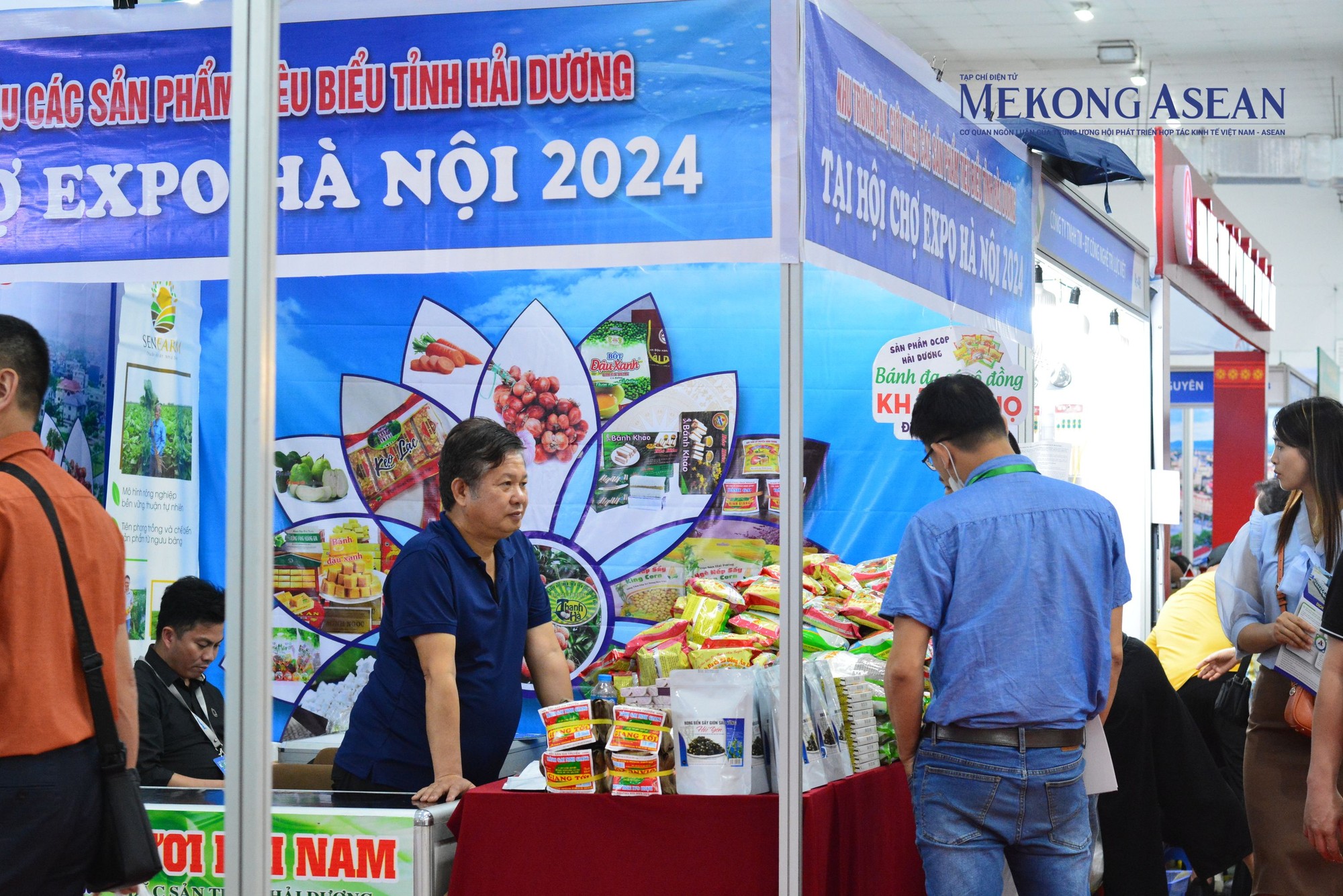 Tỉnh Hải Dương đem đến hội chợ c&aacute;c sản phẩm nổi tiếng của địa phương như b&aacute;nh đậu, b&aacute;nh đa, b&aacute;nh gai, tr&agrave;... Ảnh: L&ecirc; Hồng Nhung - 555win Login