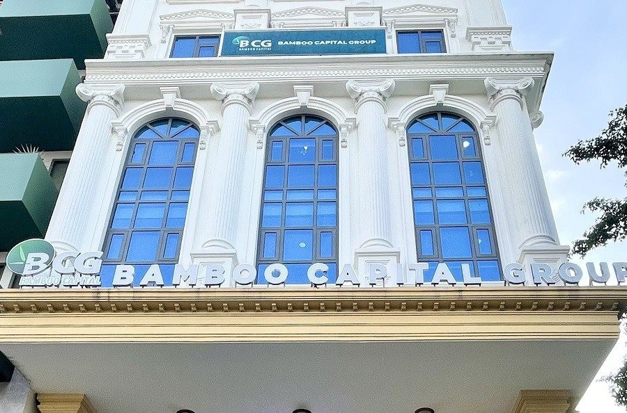 Hai cổ phiếu nhóm Bamboo Capital rơi vào diện đình chỉ giao dịch