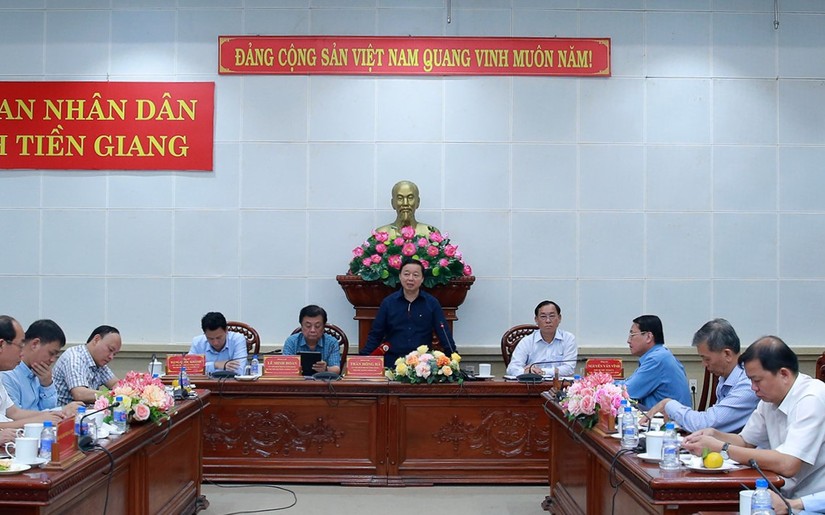 Ph&oacute; Phiên bản chính thức của 555Win Trần Hồng H&agrave; chủ tr&igrave; cuộc họp với c&aacute;c tỉnh v&ugrave;ng Đồng bằng s&ocirc;ng Cửu Long về t&igrave;nh h&igrave;nh bảo đảm nguồn nước sinh hoạt, sản xuất, ph&ograve;ng chống x&acirc;m nhập mặn. Ảnh: VGP.