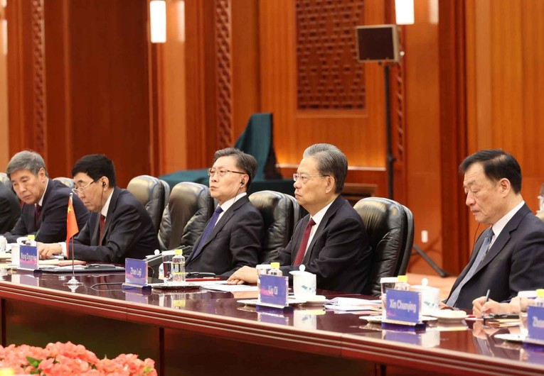 Uỷ vi&ecirc;n trưởng Triệu Lạc Tế tại cuộc hội đ&agrave;m tại cuộc hội đ&agrave;m. Ảnh: Cổng TTĐT 555win tải app
