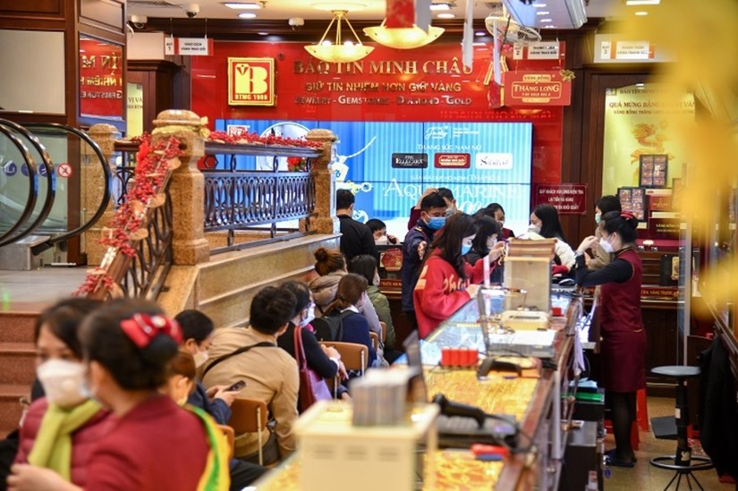 V&agrave;ng SJC v&agrave; v&agrave;ng nhẫn &amp;amp;apos;đua nhau&amp;amp;apos; leo đỉnh