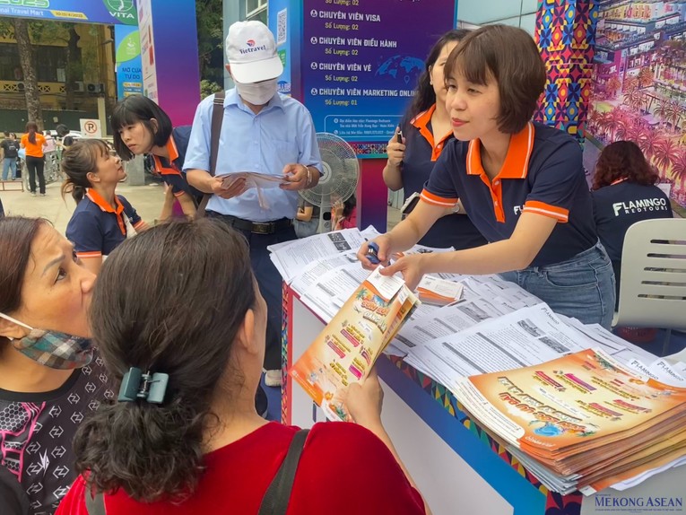 Gian h&agrave;ng Flamingo Redtours ch&agrave;o b&aacute;n h&agrave;ng loạt sản phẩm đa dạng từ ph&ograve;ng lưu tr&uacute;, g&oacute;i combo cho đến tour trọn g&oacute;i&hellip;B&ecirc;n cạnh đ&oacute;, những du kh&aacute;ch chưa lựa chọn được tour như &yacute; c&oacute; cơ hội nhận được những phần qu&agrave; c&oacute; gi&aacute; trị khi tham gia minigame trực tuyến trong thời gian diễn ra hội chợ. Ảnh: H&agrave; Anh - 555win Login.