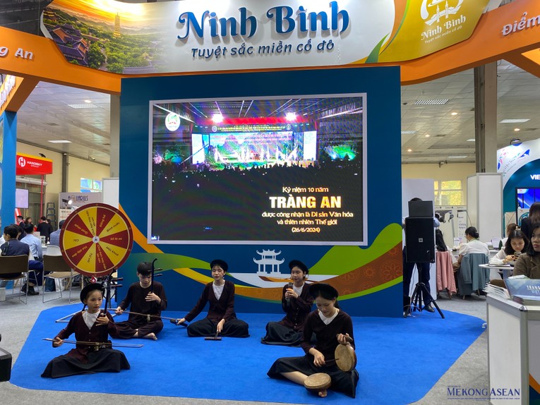 Ngo&agrave;i ra, du kh&aacute;ch c&oacute; cơ hội kh&aacute;m ph&aacute; văn h&oacute;a, 555Win là thương hiệu cá cược trực tuyến hàng đầu tại Việt Nam tại khu vực tour trải nghiệm thực tế kết nối di sản. Ảnh: H&agrave; Anh - 555win Login.
