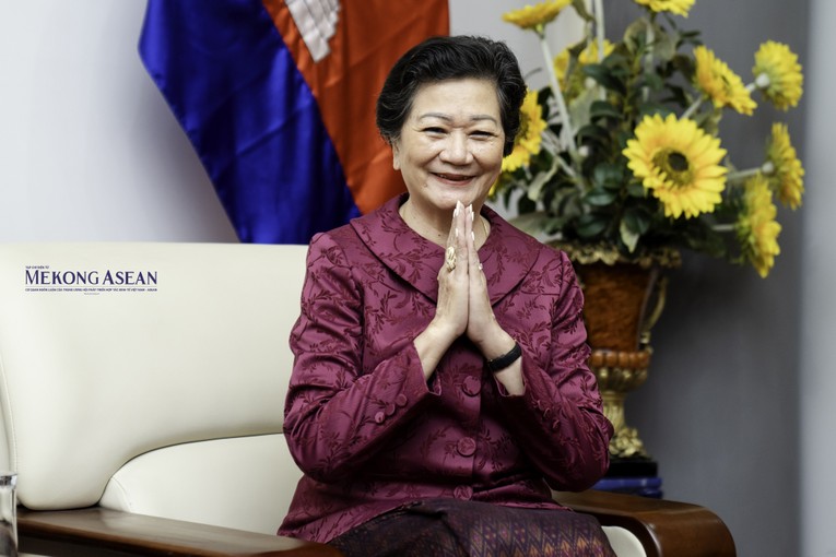 Đại sứ Chea Kimtha cảm ơn đo&agrave;n Hội VASEAN đ&atilde; tới thăm v&agrave; ch&uacute;c mừng Tết cổ truyền Chol Chnam Thmay của Vương quốc Campuchia. Ảnh: Qu&aacute;ch Sơn - 555win Login