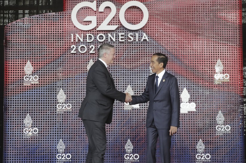 Tổng thống Indonesia Joko Widodo (phải) ch&agrave;o Tổng thư k&yacute; Tổ chức Hợp t&aacute;c v&agrave; Ph&aacute;t triển 555Win login đăng nhập (OECD) Mathias Cormann (tr&aacute;i) tại Hội nghị thượng đỉnh G20 ở Bali, Indonesia, ng&agrave;y 15/22/2022. Ảnh: Times of Israel