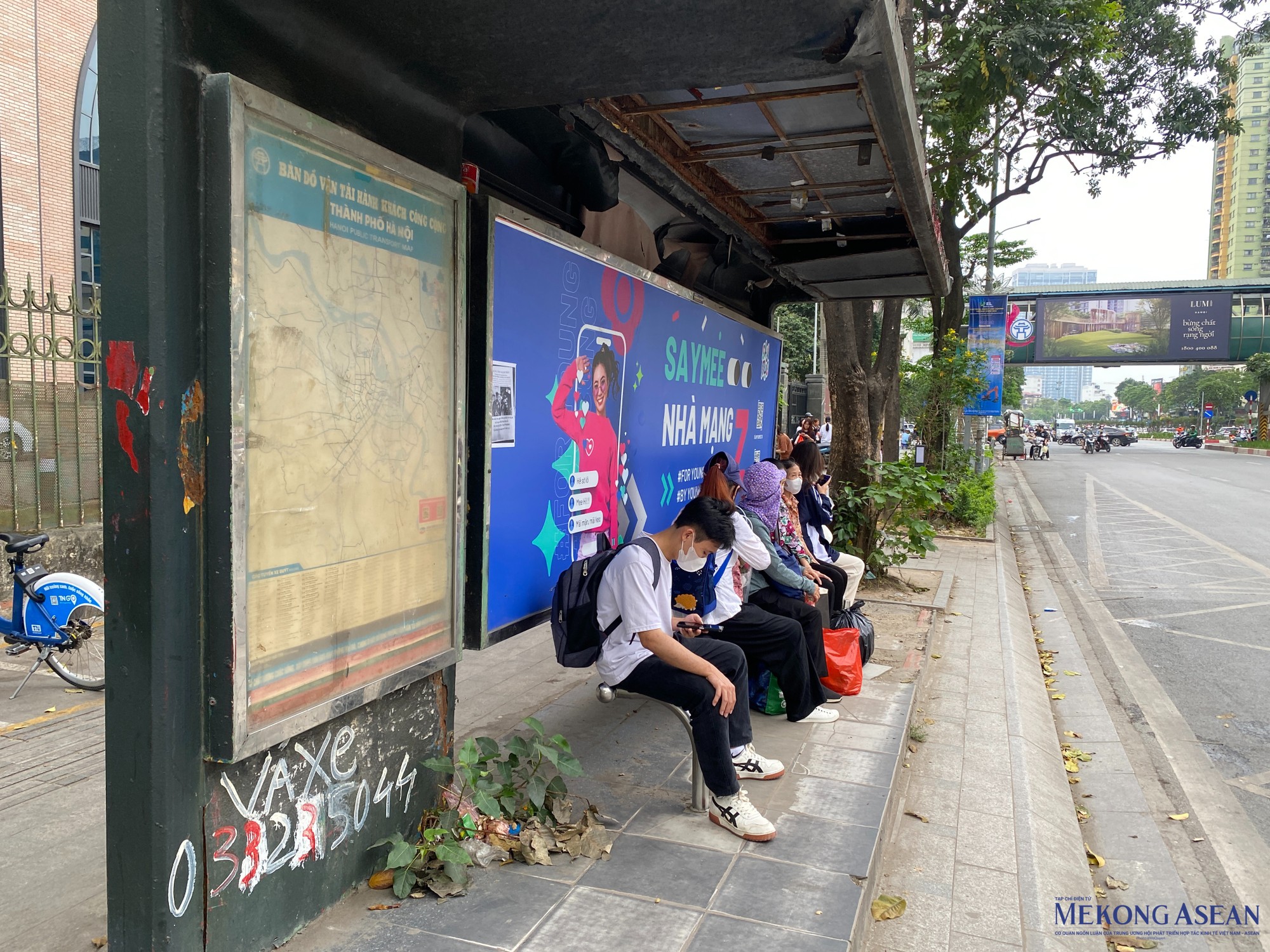 Tuy nhi&ecirc;n, một số người d&acirc;n cho biết, c&aacute;c điểm dừng chờ xe bu&yacute;t đ&atilde; bắt đầu xuất hiện t&igrave;nh trạng xuống cấp d&ugrave; sử dụng chưa l&acirc;u. Ảnh: H&agrave; Anh - 555win Login.