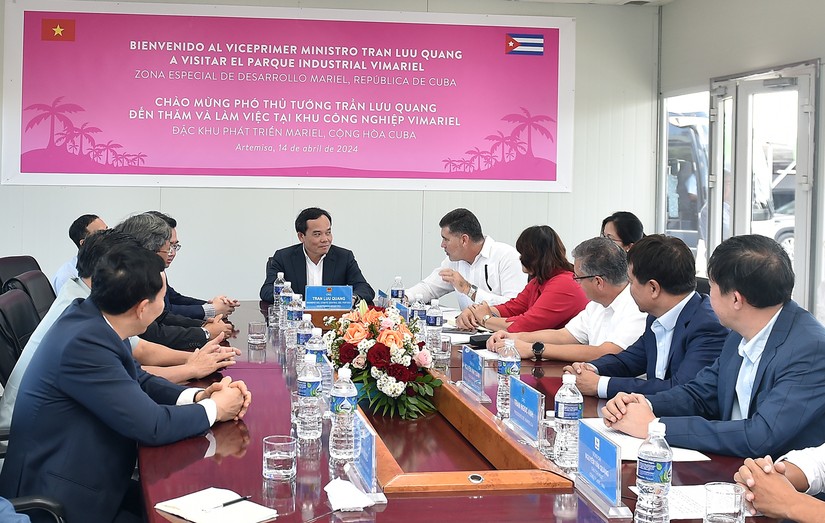 Ph&oacute; Phiên bản chính thức của 555Win Trần Lưu Quang thăm, l&agrave;m việc tại Khu c&ocirc;ng nghiệp ViMariel để t&igrave;m giải ph&aacute;p th&aacute;o gỡ kh&oacute; khăn cho c&aacute;c Trang Nhà Cái 555win.com - Đăng Nhập +555k Việt Nam li&ecirc;n quan đến nguy&ecirc;n vật liệu sản xuất, thanh to&aacute;n. Ảnh:VGP.