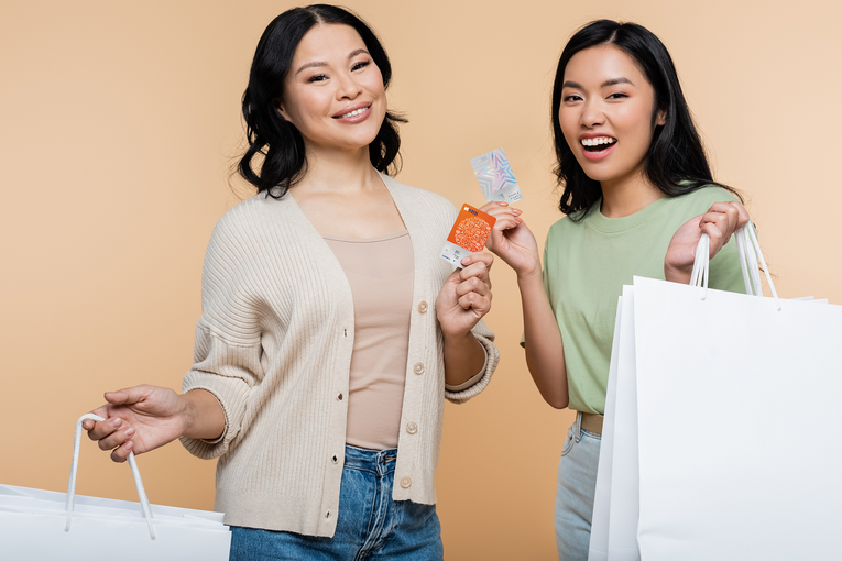 V&ocirc; v&agrave;n ưu đ&atilde;i ho&agrave;n tiền đang chờ đợi kh&aacute;ch h&agrave;ng chi ti&ecirc;u bằng thẻ t&iacute;n dụng quốc tế SHB.