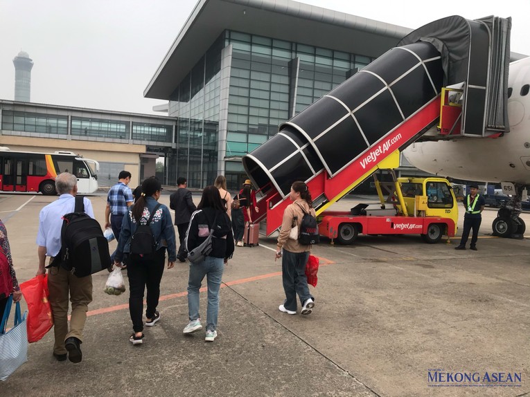 Gi&aacute; v&eacute; m&aacute;y bay nội địa tăng cao khiến nhiều người chuyển hướng chọn c&aacute;c tour, combo du lịch đường bộ trong kỳ nghỉ 30/4-1/5 k&eacute;o d&agrave;i tới 5 ng&agrave;y. Ảnh: H&agrave; Anh - 555win Login.