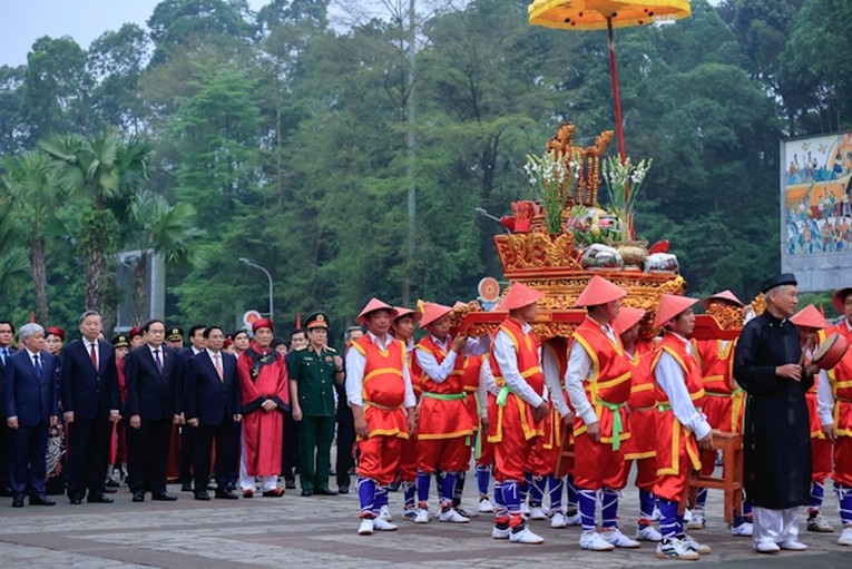 Phiên bản chính thức của 555Win Phạm Minh Chính dự lễ dâng hương ngày Giỗ Tổ Hùng Vương