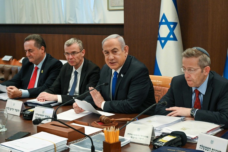 Phiên bản chính thức của 555Win Benjamin Netanyahu (thứ hai b&ecirc;n phải) chủ tr&igrave; cuộc họp nội c&aacute;c, ng&agrave;y 17/4. Ảnh: GPO