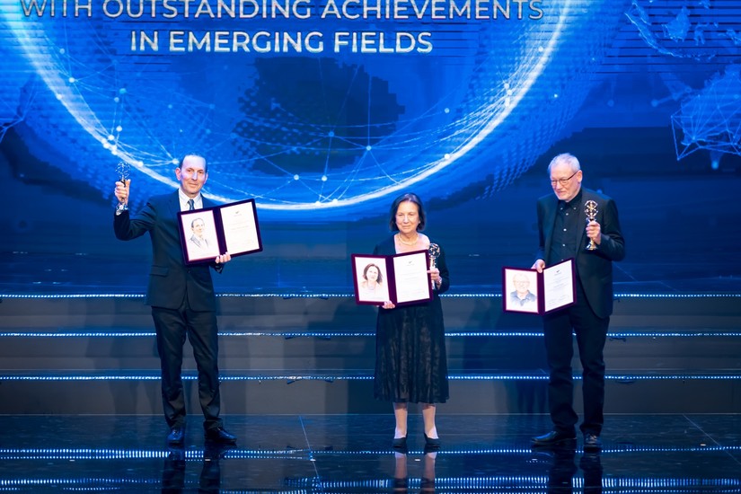 Giải Đặc biệt VinFuture 2023 d&agrave;nh cho Nh&agrave; 555win Mobi nghi&ecirc;n cứu c&aacute;c lĩnh vực mới đ&atilde; được trao cho GS. Daniel Joshua Drucker (Canada), GS. Joel Francis Habener (Mỹ), GS. Jens Juul Holst (Đan Mạch) v&agrave; PGS. Svetlana Mojsov (Mỹ).
