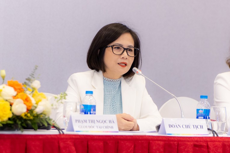 Tổng gi&aacute;m đốc Phạm Thị Thu Hiền trả lời thảo luận. Ảnh: VRE.
