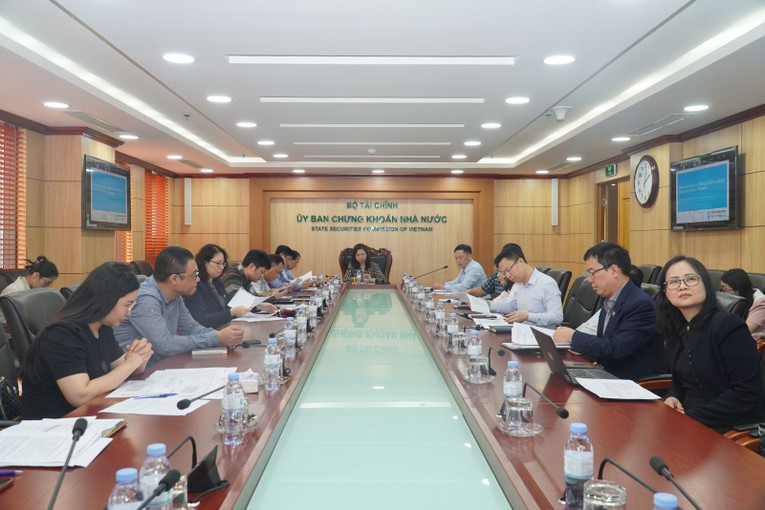 Đại diện c&aacute;c b&ecirc;n tham gia cuộc l&agrave;m việc. Ảnh: UBCKNN