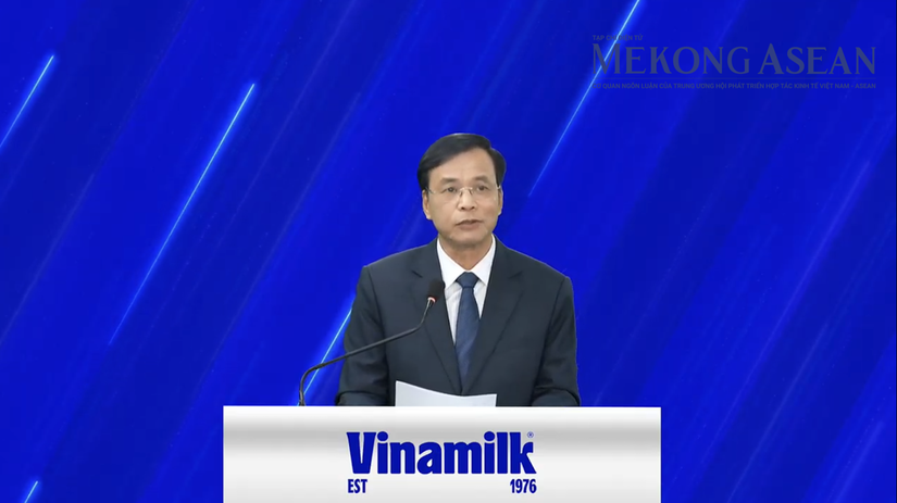 &Ocirc;ng Nguyễn Hạnh Ph&uacute;c - Chủ tịch HĐQT Vinamilk tr&igrave;nh b&agrave;y b&aacute;o c&aacute;o HĐQT trước đại hội.