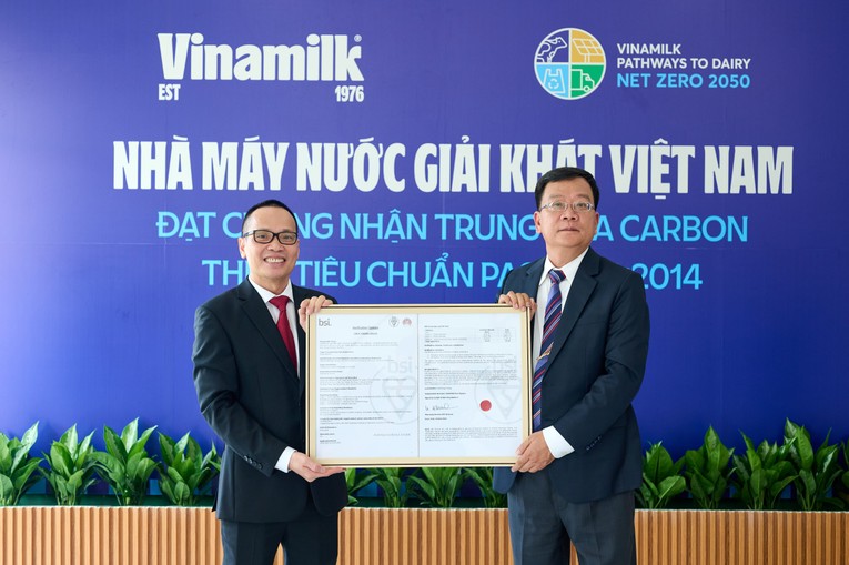 Vinamilk hiện c&oacute; 3 đơn vị đạt chứng nhận trung h&ograve;a Carbon PAS 2060:2014