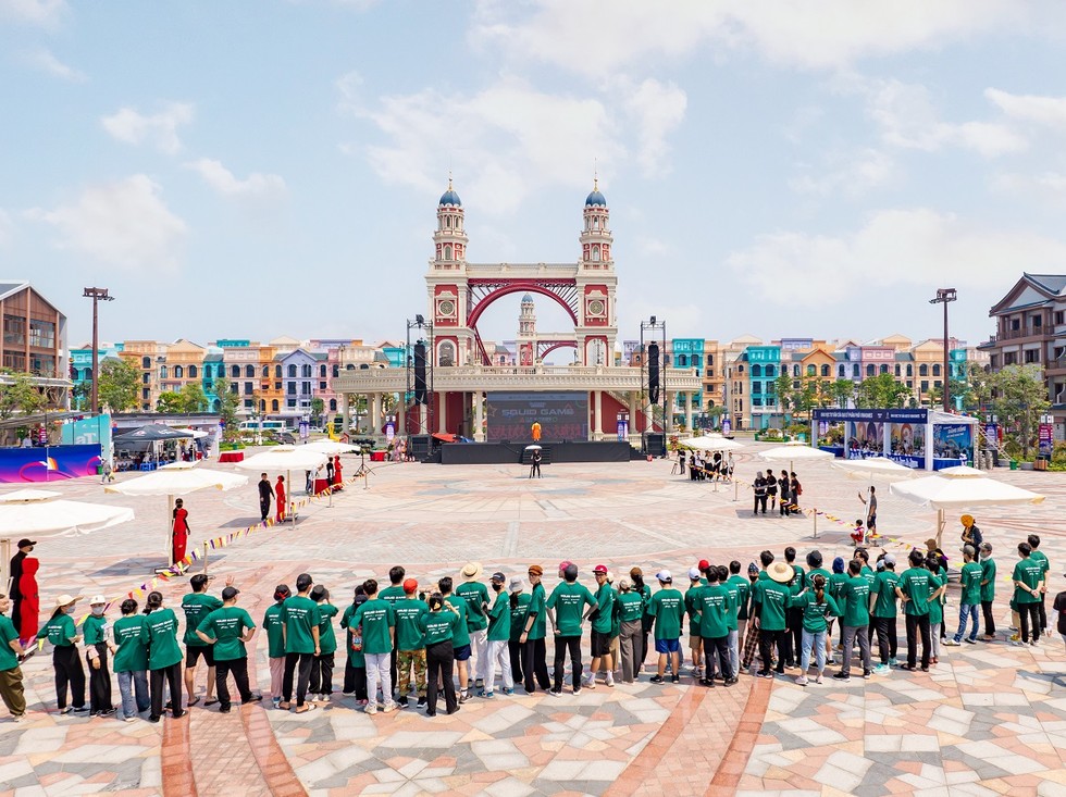 'Vũ trụ giải trí' Grand World đông kín người trong ngày đầu nghỉ lễ 30/4