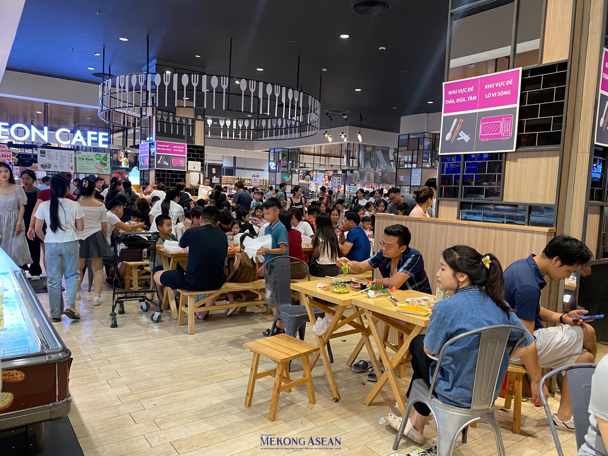 Nghỉ lễ 30/4-1/5, người dân đổ xô vào siêu thị, trung tâm 555win phien bạn Chính Thức