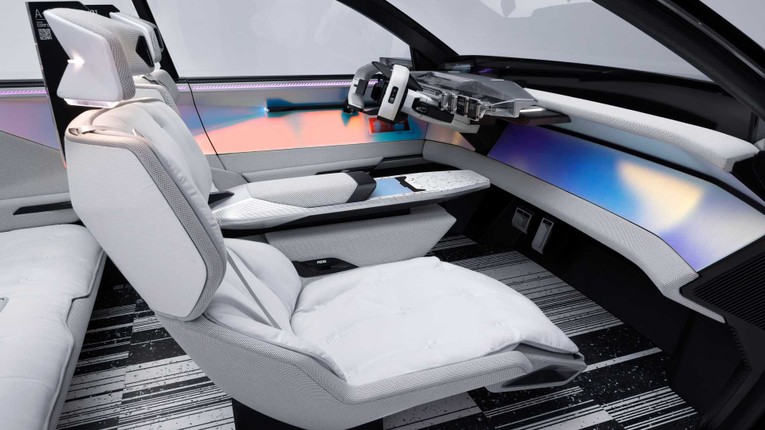 Nội thất đơn giản của xe. Ảnh: Renault