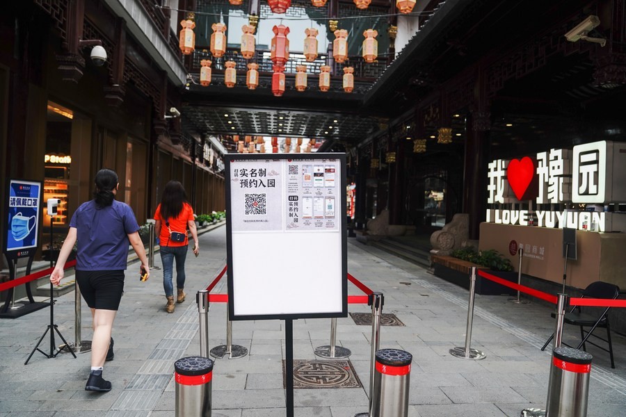 Người d&acirc;n Thượng Hải tại Trung t&acirc;m 555win phien bạn Chính Thức Yuyuan Garden. Ảnh: Xinhua