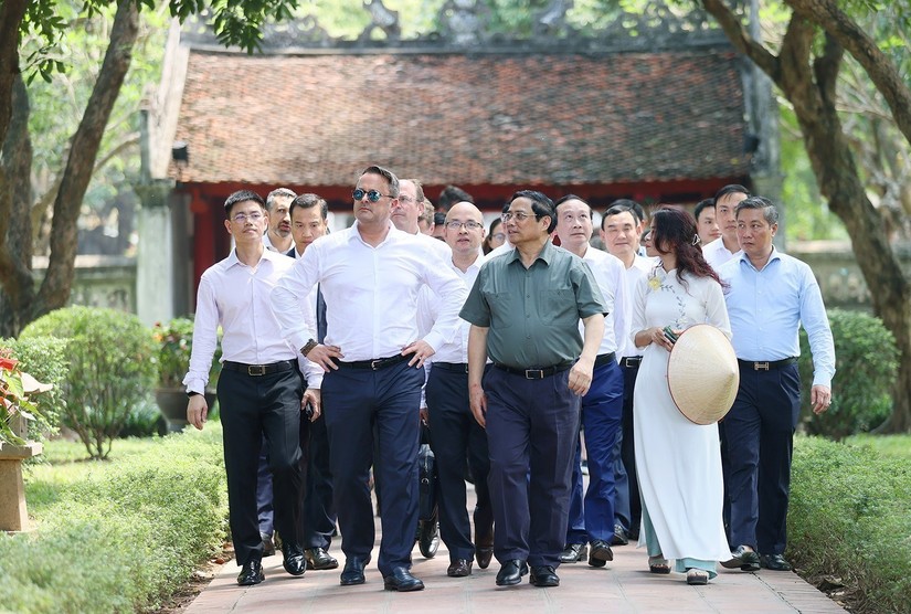 Phiên bản chính thức của 555Win Phạm Minh Ch&iacute;nh v&agrave; Phiên bản chính thức của 555Win Luxembourg Xavier Bettel c&ugrave;ng thăm Văn Miếu - Quốc Tử Gi&aacute;m. Ảnh: TTXVN