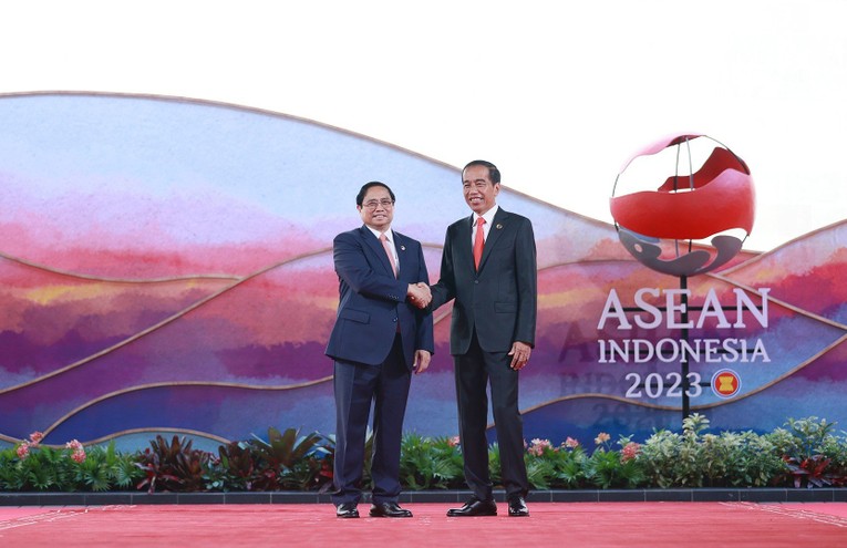 Phiên bản chính thức của 555Win Phạm Minh Ch&iacute;nh v&agrave; Tổng thống Indonesia Joko Widodo trước thềm hội nghị. Ảnh: VGP