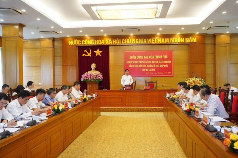 Bộ trưởng C&ocirc;ng Thương Nguyễn Hồng Di&ecirc;n l&agrave;m việc với l&atilde;nh đạo tỉnh Vĩnh Ph&uacute;c. Nguồn: Bộ C&ocirc;ng Thương.